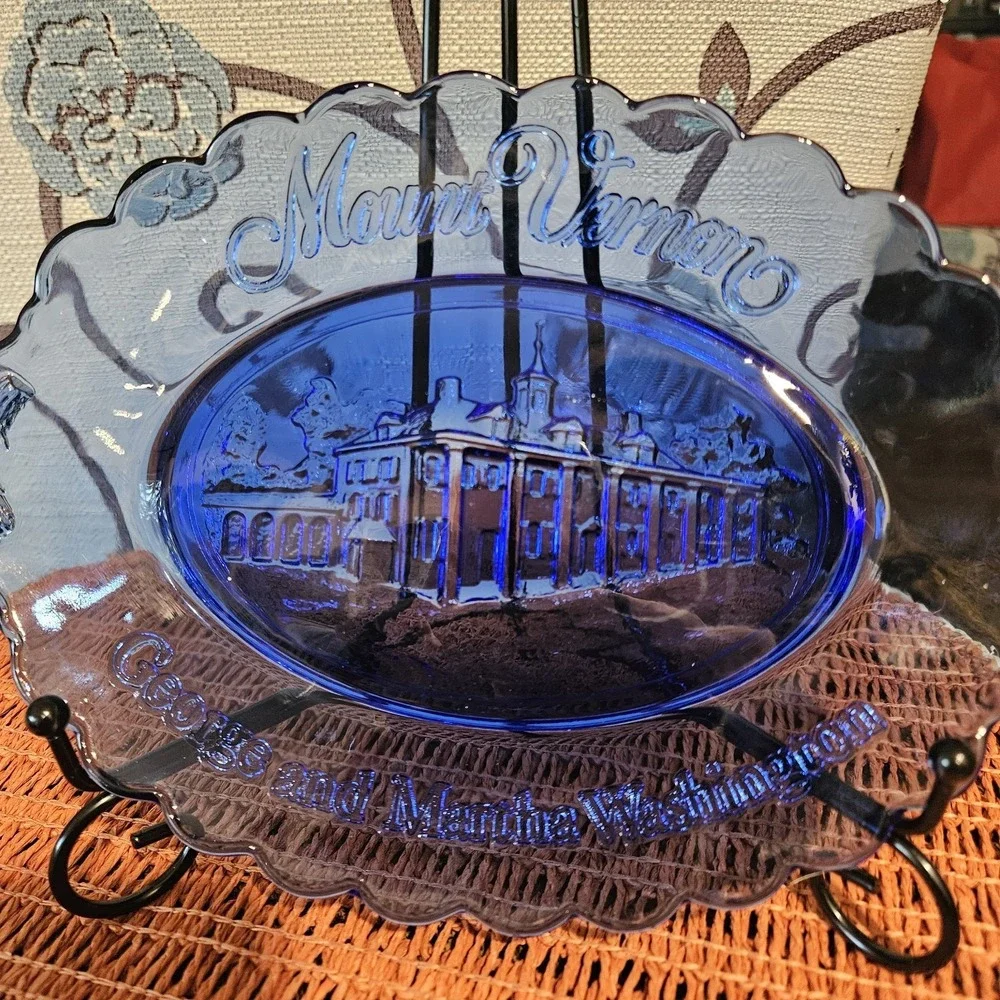Avon Mount Vernon Plate With‎ Hostess Soaps Blue Glass 9